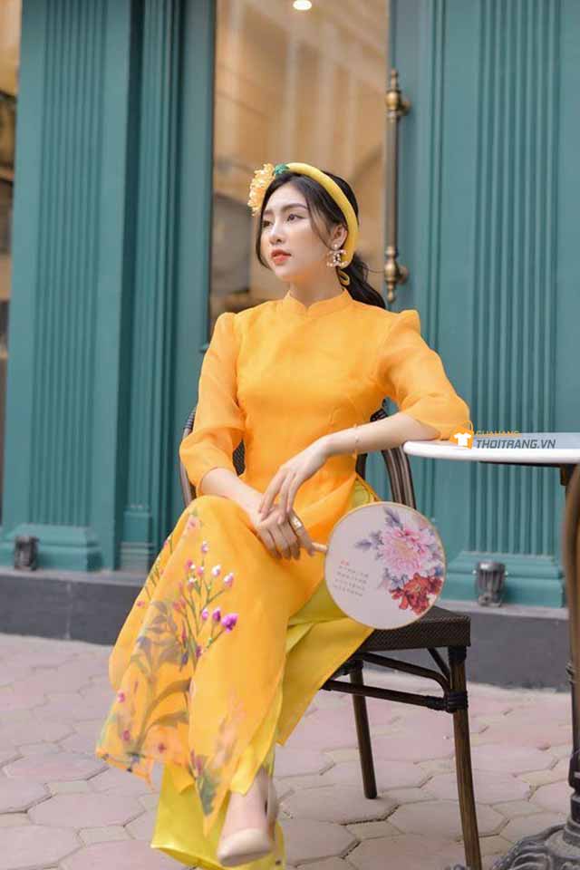 Áo dài cách tân cổ tàu tay bồng màu vàng rực rỡ