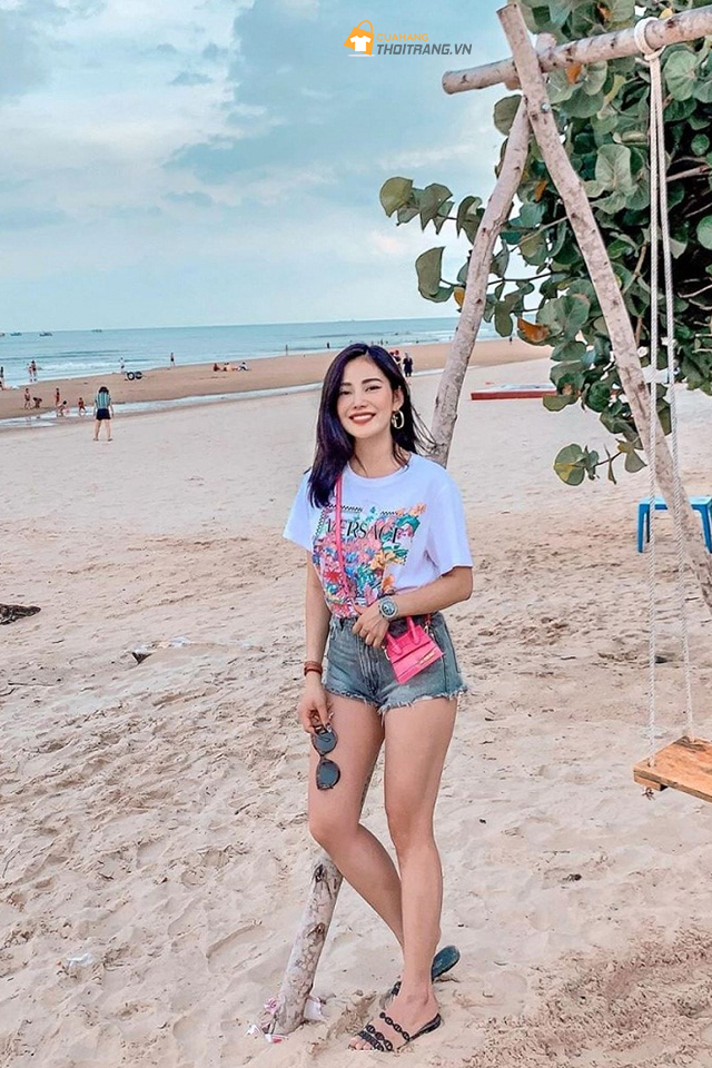 Áo thun kết hợp quần jean cá tính