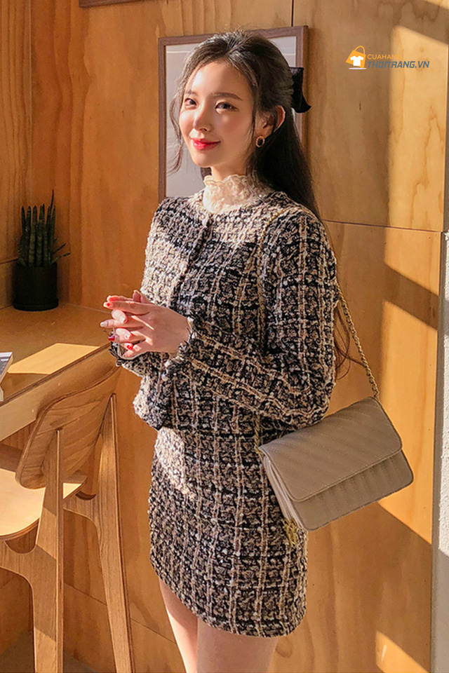 Set đồ dạ tweed phối áo sơ mi ren trắng trẻ trung