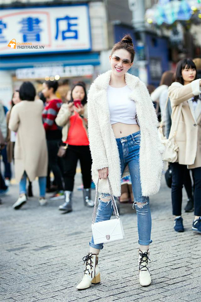 Áo khác lông cổ 2 ve phối áo croptop và quần jean năng động