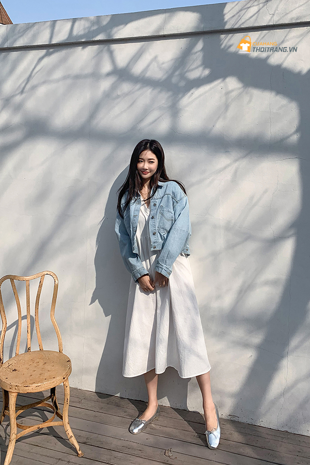 Áo khoác denim jacket phối váy liền vừa trẻ trung vừa năng động