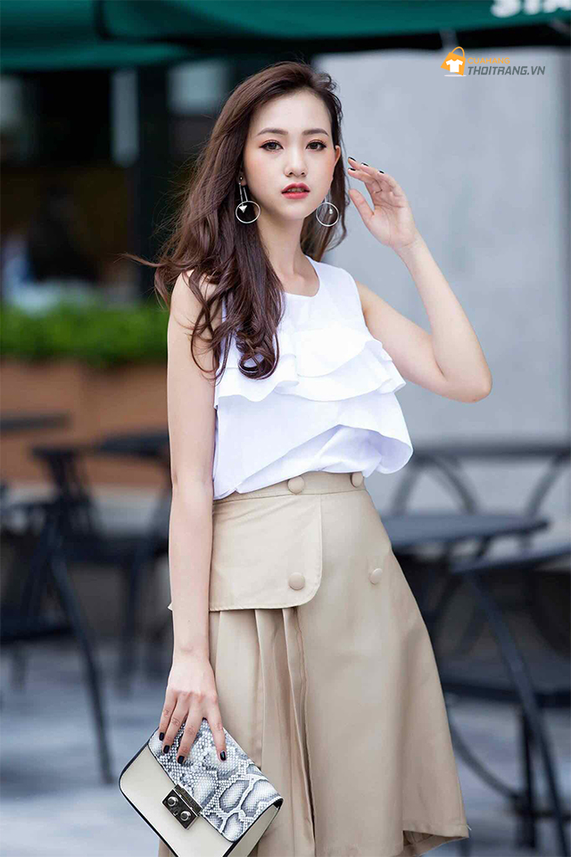Áo sát nách phối bèo ngực nữ tính