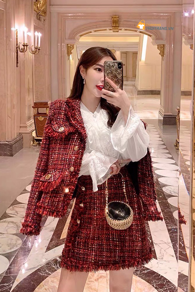 Set dạ tweed đỏ quyến rũ lấp lánh phối áo ren trắng sang chảnh
