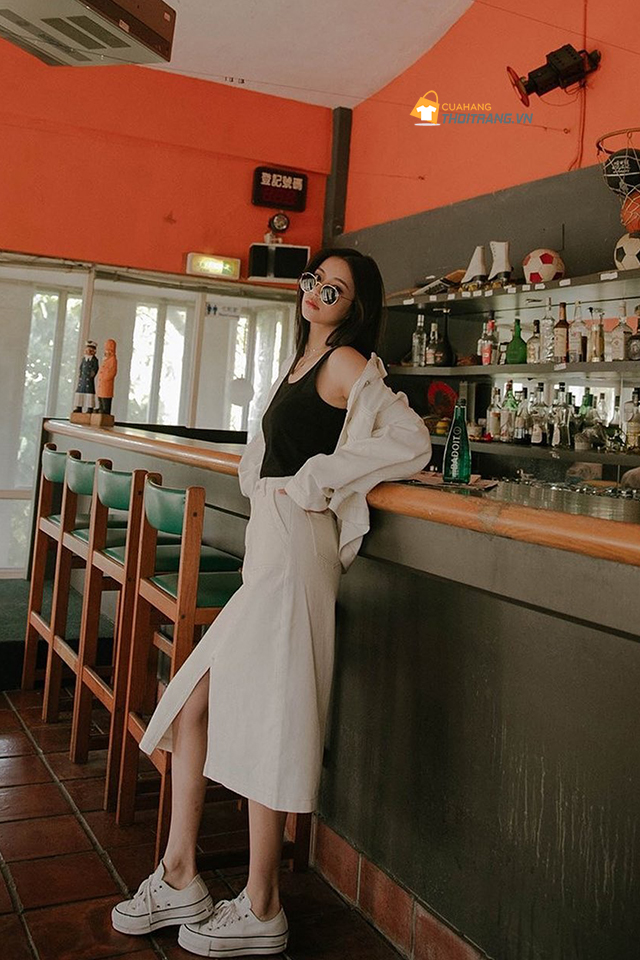 Chân váy xẻ tà ton sur ton với áo trẻ trung