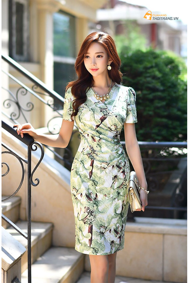 Đầm họa tiết hoa nhẹ nhàng, trẻ trung cho quý cô tuổi trung niên