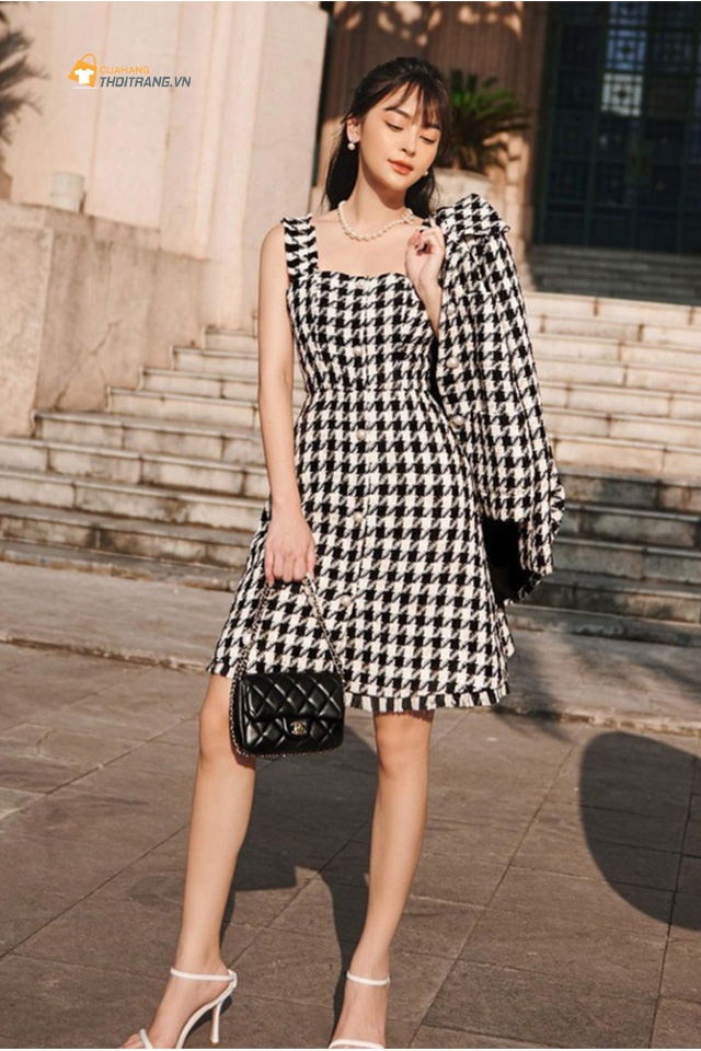 Váy yếm vải tweed kèm áo khoác sang trọng