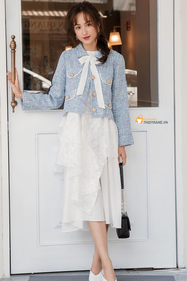 Váy dạ tweed cổ nơ kết hợp váy trắng điệu đà