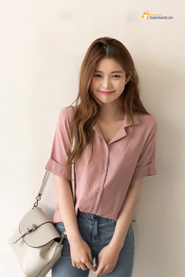 Áo sơ mi hồng pastel phối quần jean