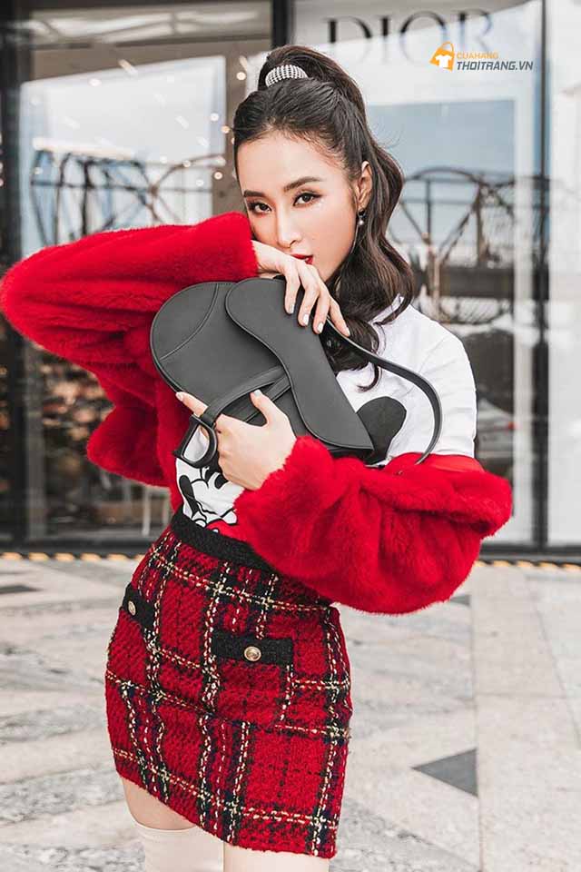 Váy kẻ caro đỏ diện Noel