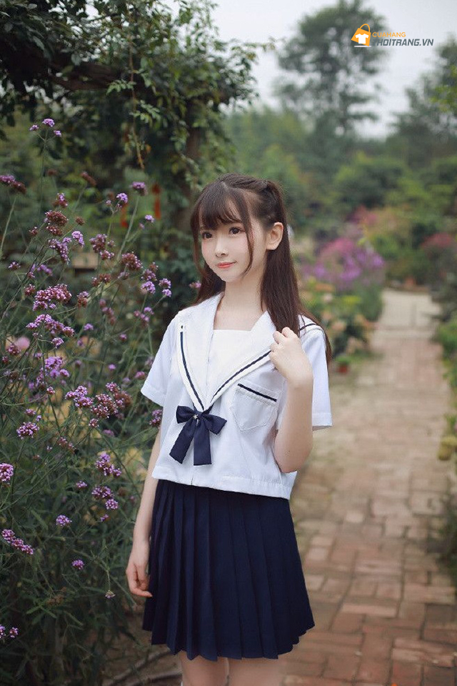 Trang phục đặc trưng của soft girl aesthetic là chiếc chân váy phong cách nữ sinh và áo kiểu thủy thủ