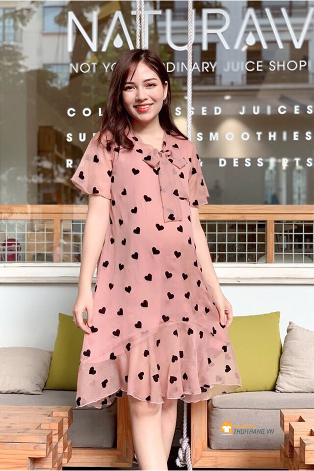 Đầm bầu họa tiết tim suông cổ nơ chân cá