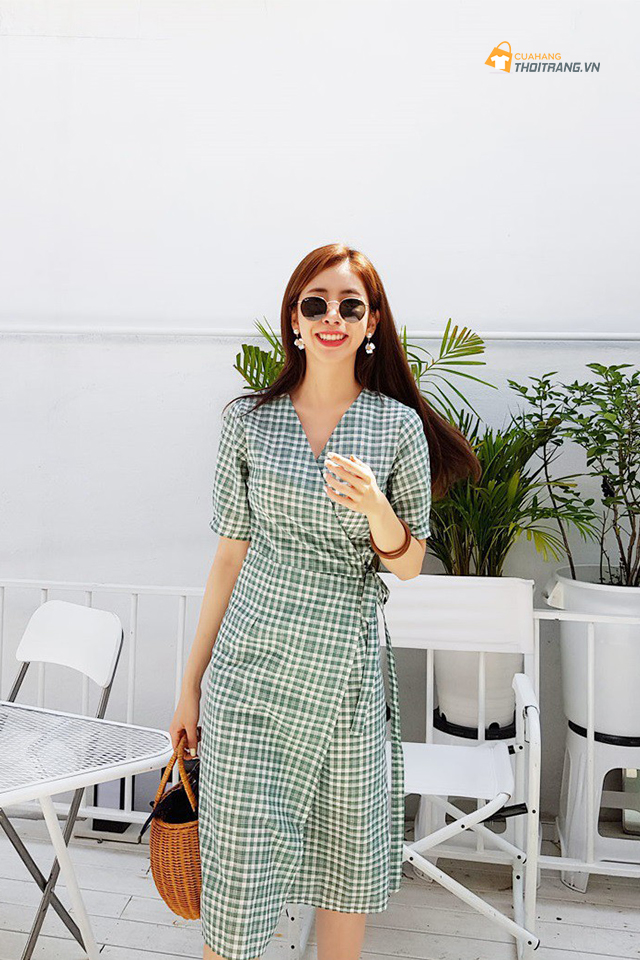 Váy họa tiết kẻ caro cực hot năm 2020