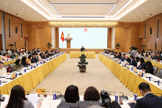 Phó Thủ tướng Chính phủ Hồ Đức Phớc cùng lãnh đạo các bộ, ngành đã họp với các hiệp hội, doanh nghiệp, các cơ quan ngoại giao vào chiều 4-4 Ảnh: TRẦN MẠNH Phó Thủ tướng Chính phủ Hồ Đức Phớc cùng lãnh đạo các bộ, ngành đã họp với các hiệp hội, doanh nghiệp, các cơ quan ngoại giao vào chiều 4-4 Ảnh: TRẦN MẠNH
